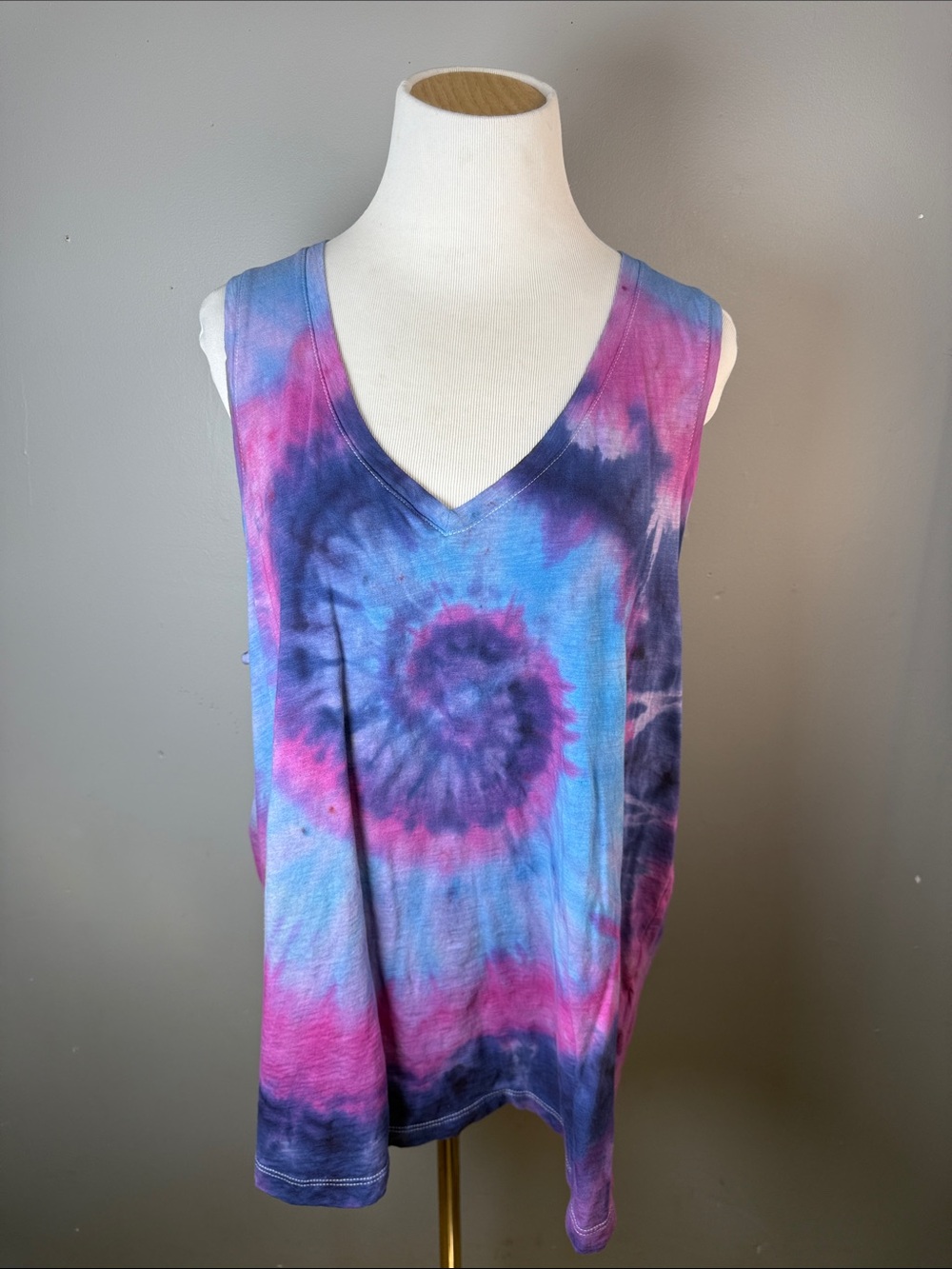 Sleeveless V-Neck Tie-Dye Tank Top - Blue & Pink